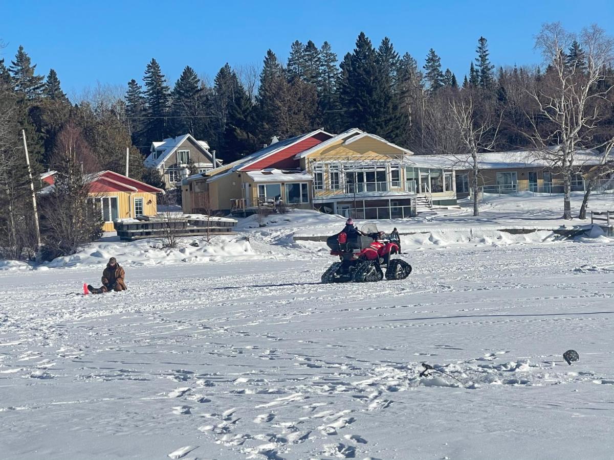 Et Sur Le Mini-hôtel Lac-Mégantic