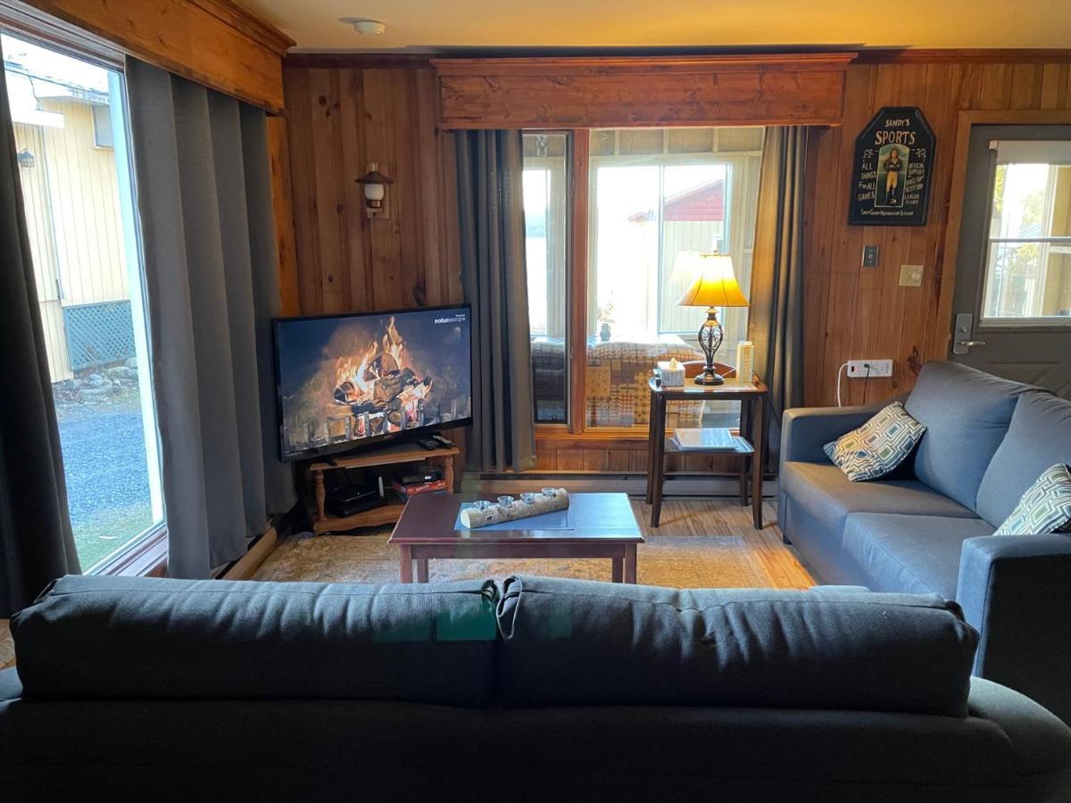 Et Sur Le Mini-hôtel Lac-Mégantic