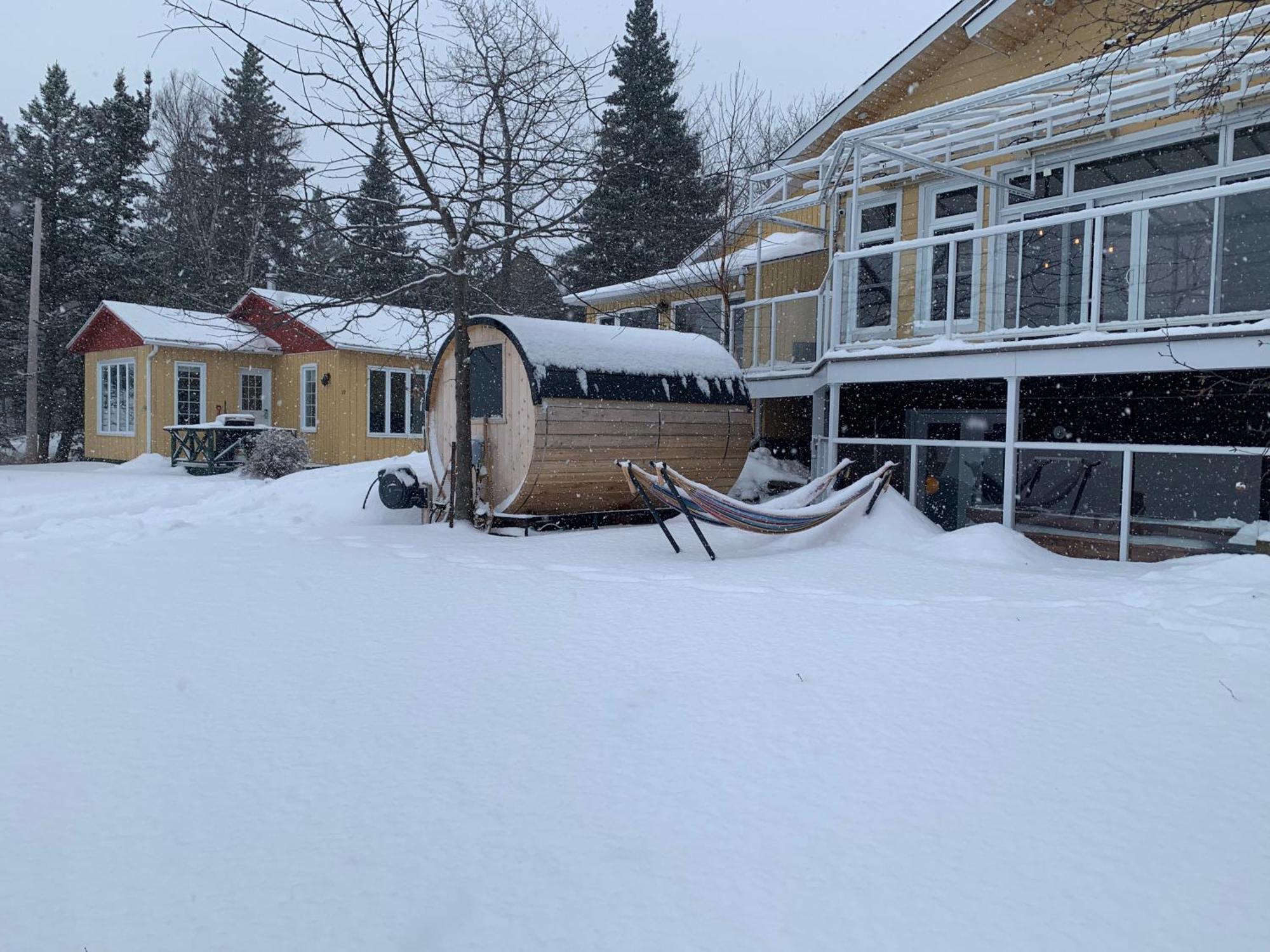 Et Sur Le Mini-hôtel Lac-Mégantic