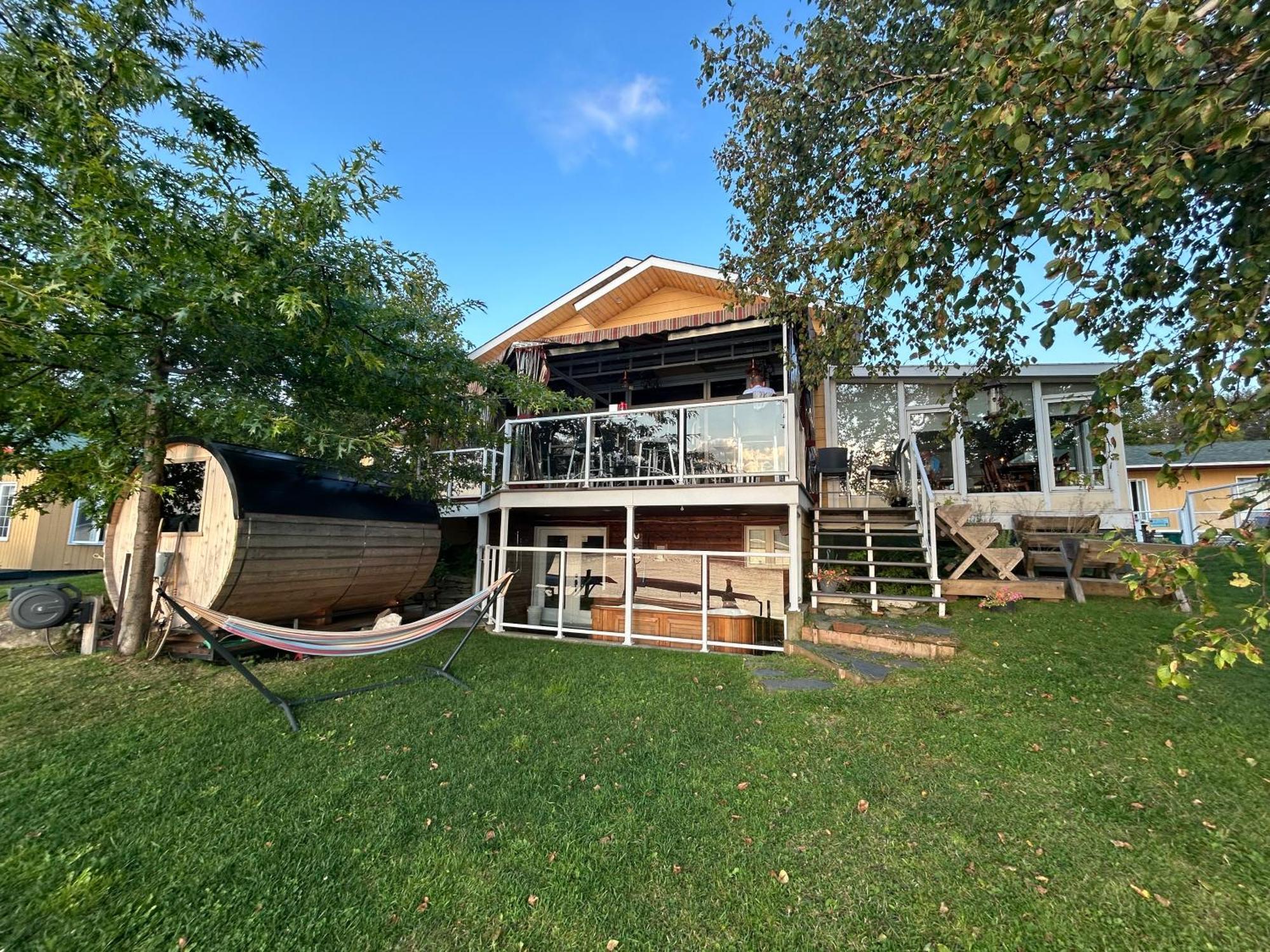 Et Sur Le Lac-Mégantic